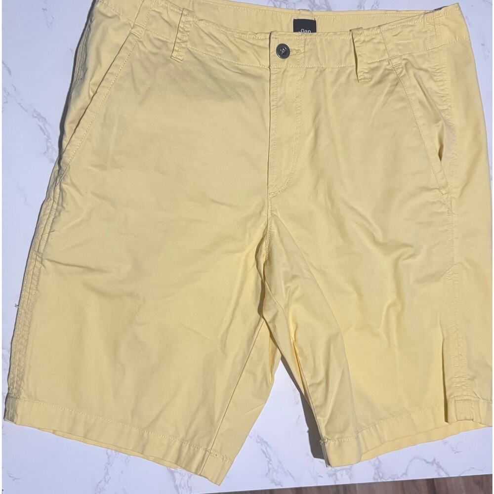 (#83) Yellow Men's Shorts from Gap Size 32